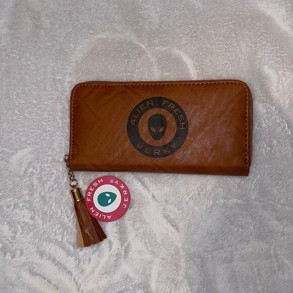 Alien Fresh Jerky Wallet Faux Leather - Picture 1 of 9